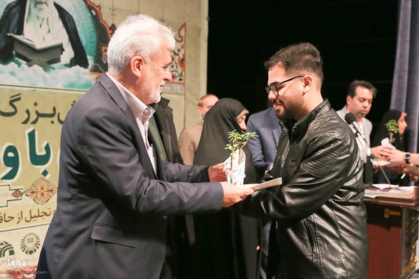 تجلیل از ۳۲۰ حافظ قرآن قزوین