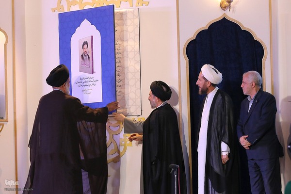 رونمایی تقریظ رهبر معظم انقلاب بر کتاب «پاسیاد پسر خاک»