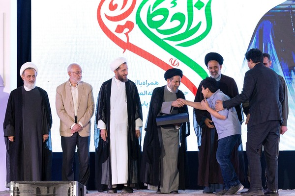 رونمایی تقریظ رهبر معظم انقلاب بر کتاب «پاسیاد پسر خاک»