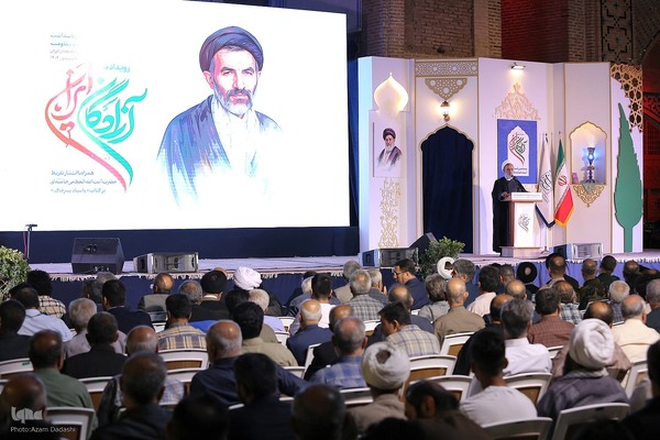 رونمایی تقریظ رهبر معظم انقلاب بر کتاب «پاسیاد پسر خاک»