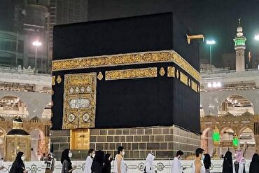 Kaabah Disucikan dengan Air Zamzam dan Air Mawar