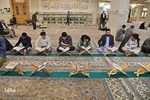 د حميدرضا احمدي وفا په غږ د قران کريم د اولسمې سورې تلاوت