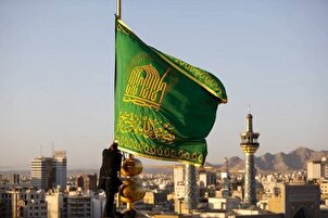 د ربیع الاول میاشت په پیلیدا سره د امام رضا ع د سپیڅلي حرم د تورې پردې بدلیدل